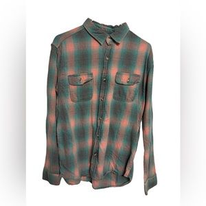 Buckle Men’s Distressed Lightweight Flannel